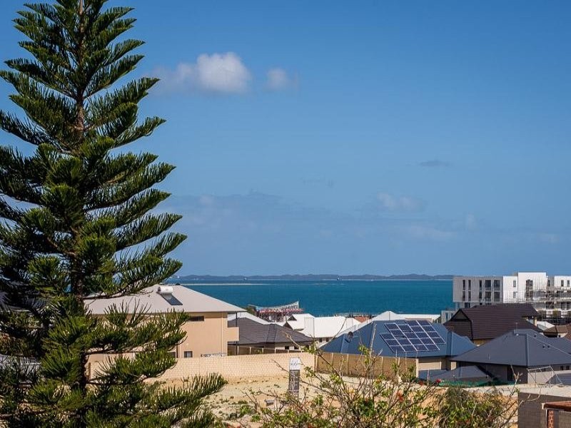 18 Pantheon Avenue, North Coogee WA 6163