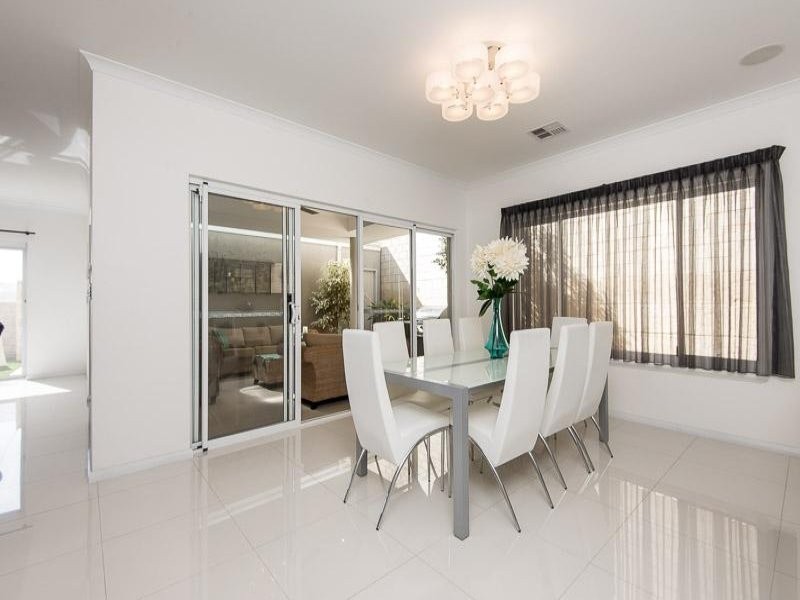 18 Pantheon Avenue, North Coogee WA 6163