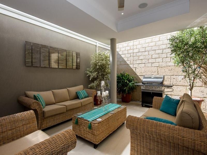 18 Pantheon Avenue, North Coogee WA 6163