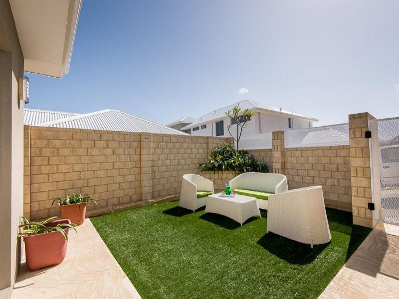 18 Pantheon Avenue, North Coogee WA 6163