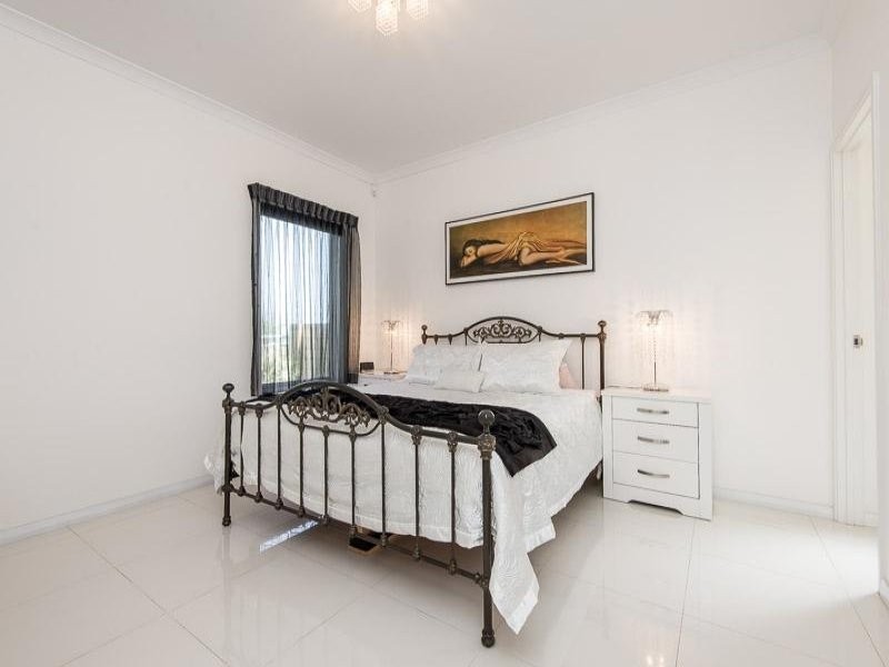 18 Pantheon Avenue, North Coogee WA 6163