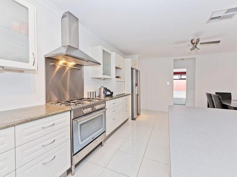 18 Yangebup Rd, Yangebup WA 6164