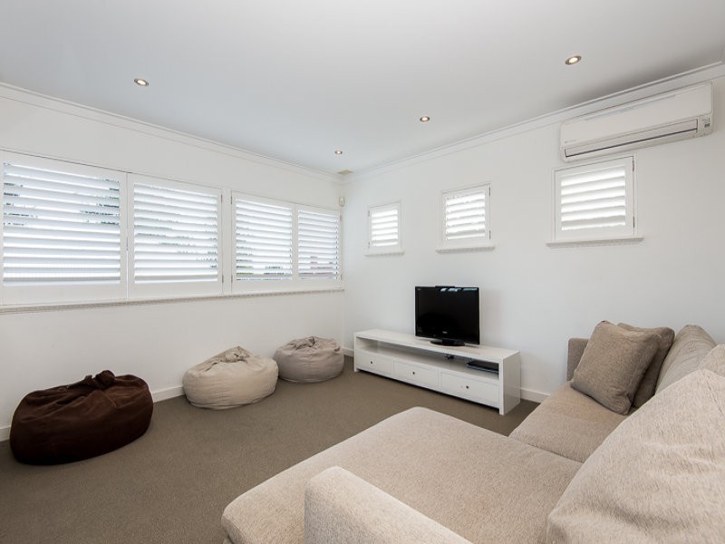 1B Cadd Street, Beaconsfield WA 6162