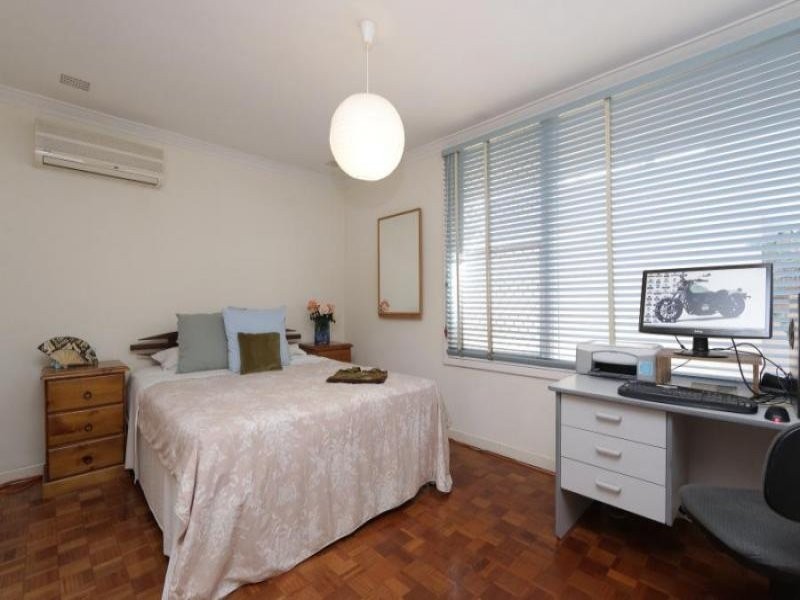 1A Barfield Place, Beaconsfield WA 6162