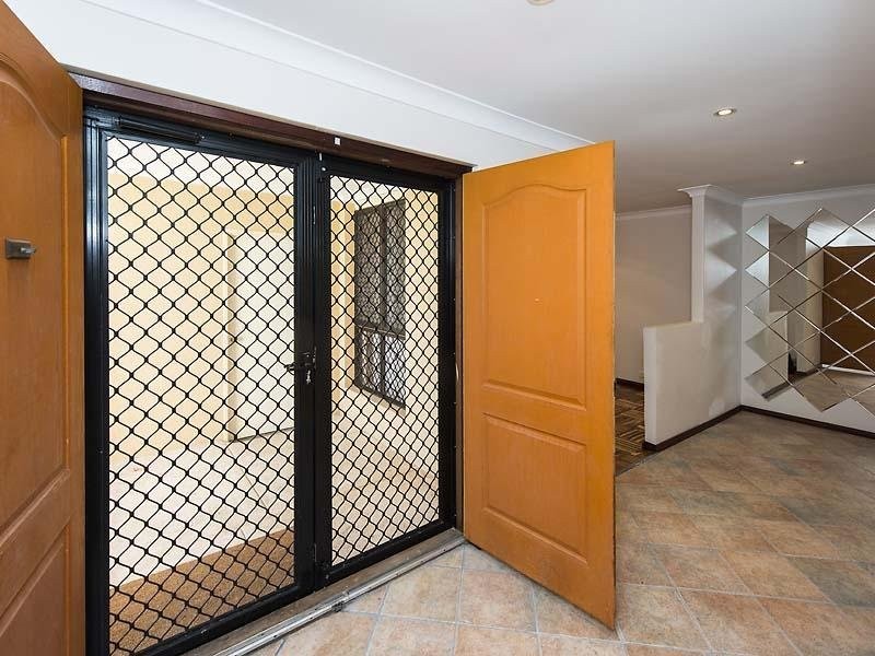 2 Pausin Crescent, Bibra Lake WA 6163