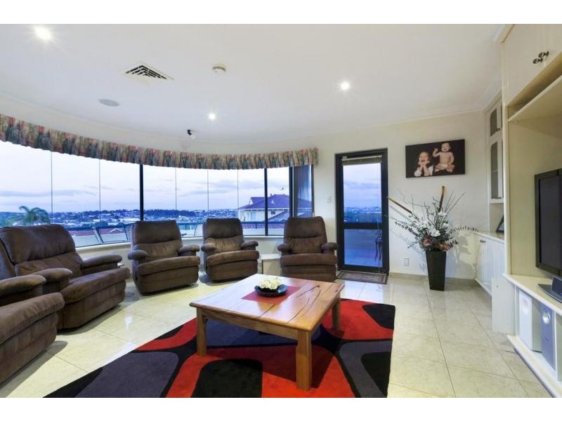 20 Longreach Parade, Coogee WA 6166