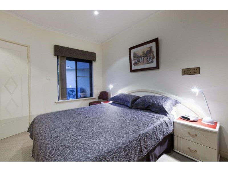 20 Longreach Parade, Coogee WA 6166