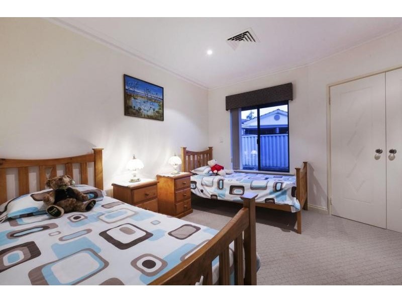 20 Longreach Parade, Coogee WA 6166