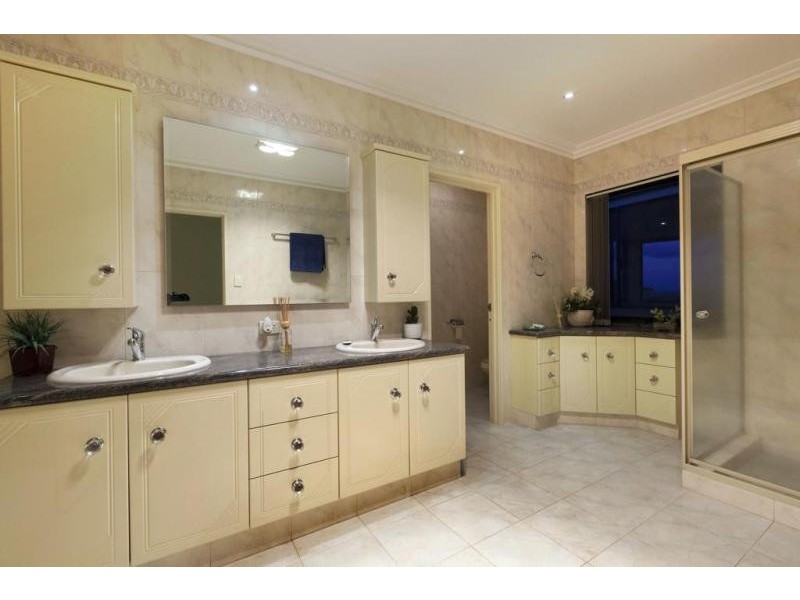 20 Longreach Parade, Coogee WA 6166