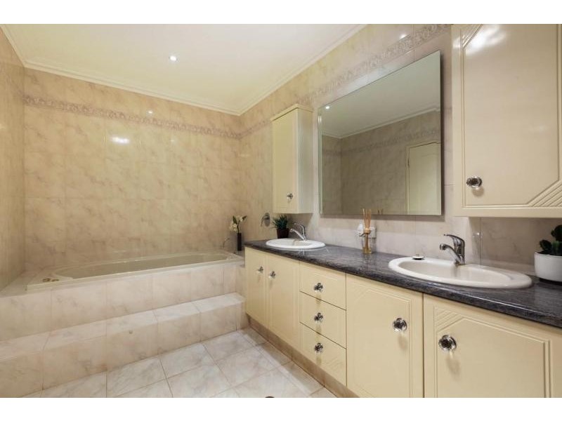 20 Longreach Parade, Coogee WA 6166