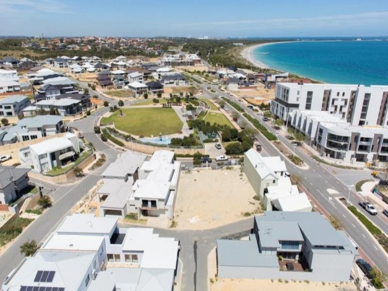 28 Lucretia Circle, North Coogee WA 6163