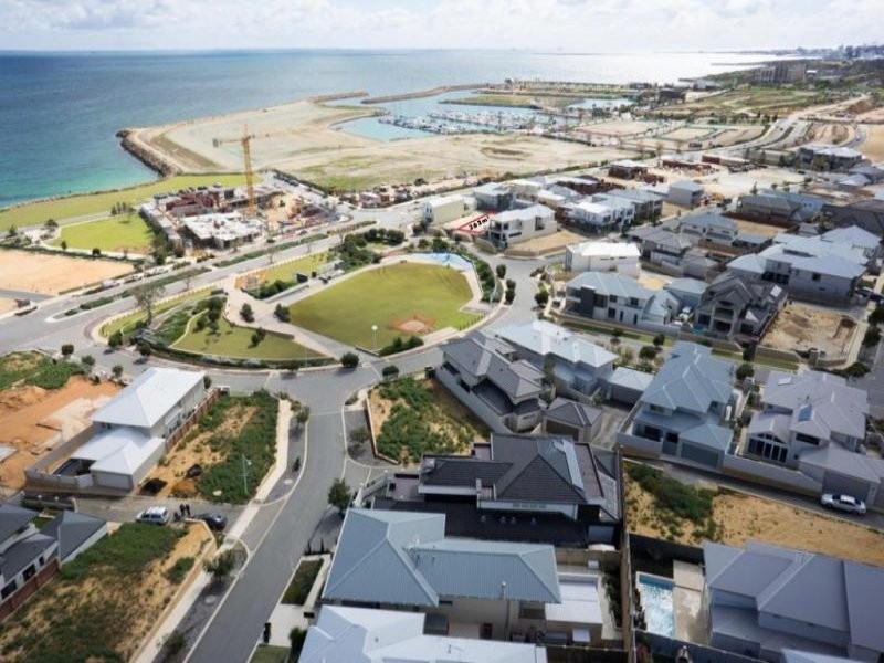 28 Lucretia Circle, North Coogee WA 6163