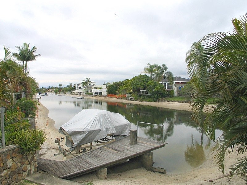 32 T E Peters Drive, Broadbeach Waters QLD 4218