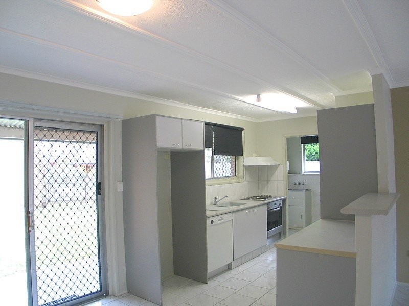 32 T E Peters Drive, Broadbeach Waters QLD 4218