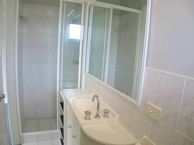 32 T E Peters Drive, Broadbeach Waters QLD 4218