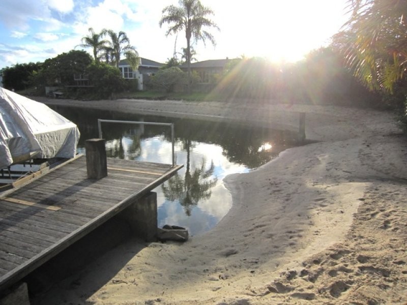 32 T E Peters Drive, Broadbeach Waters QLD 4218