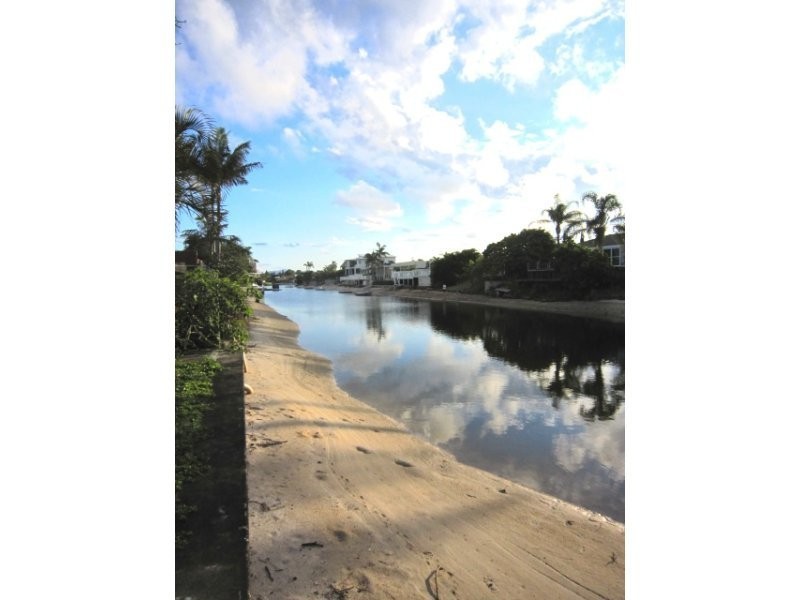 32 T E Peters Drive, Broadbeach Waters QLD 4218