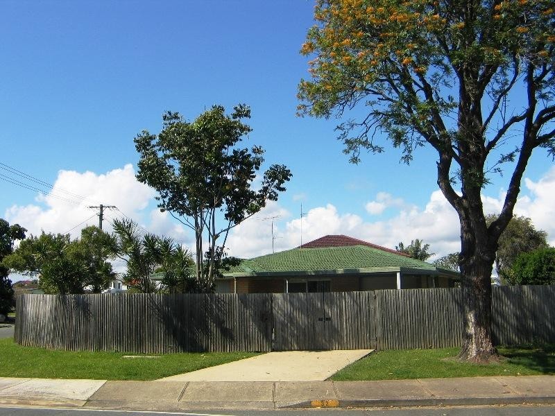 32 T E Peters Drive, Broadbeach Waters QLD 4218