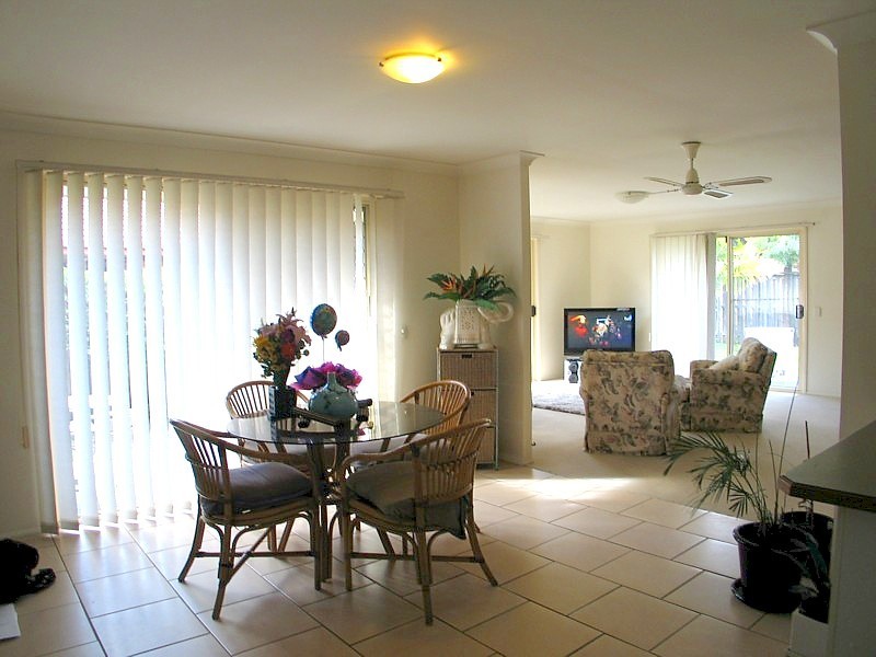 4 Roundelay Drive, Varsity Lakes QLD 4227