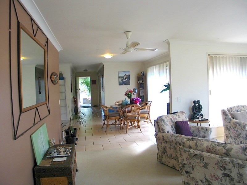 4 Roundelay Drive, Varsity Lakes QLD 4227