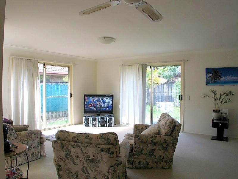 4 Roundelay Drive, Varsity Lakes QLD 4227