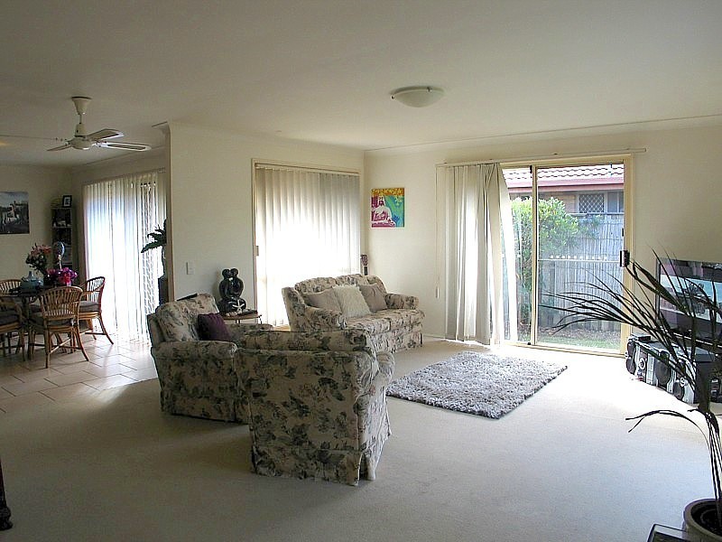 4 Roundelay Drive, Varsity Lakes QLD 4227