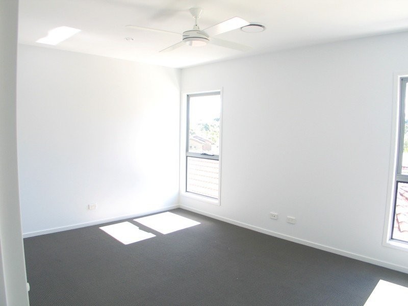 35 Ernest Street, Labrador QLD 4215