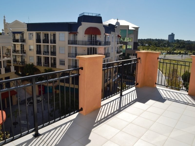 57/3030 The boulevard, Carrara QLD 4211