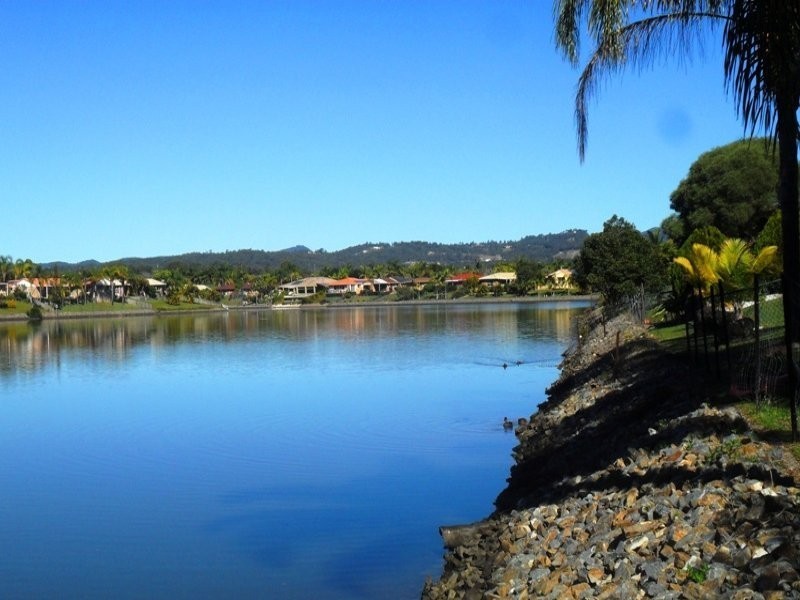 2 Seafoam Cl, Varsity Lakes QLD 4227