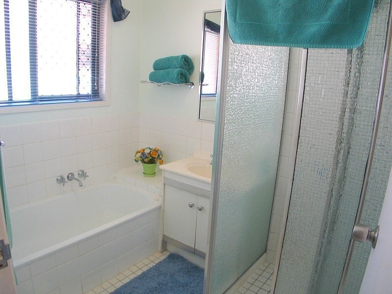 1 Beau Court, Highland Park QLD 4211