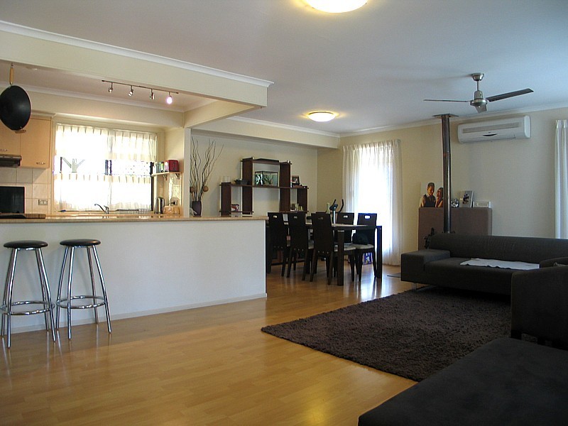 8 Guthrie Pde, Carrara QLD 4211