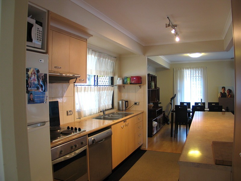 8 Guthrie Pde, Carrara QLD 4211