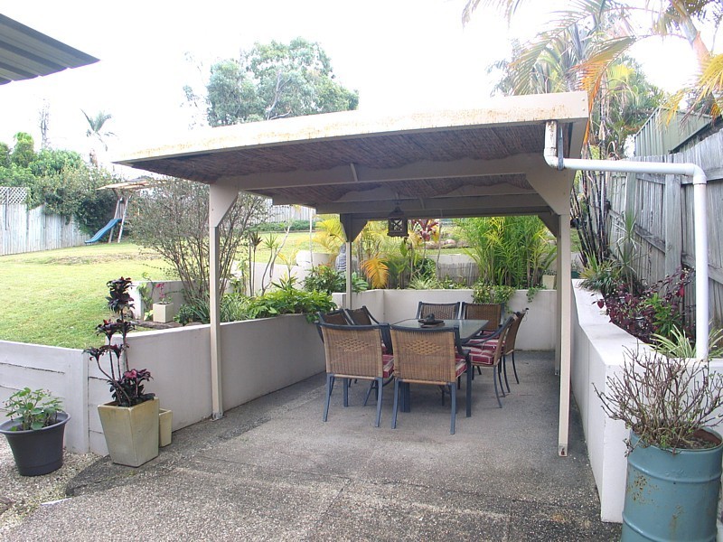 8 Guthrie Pde, Carrara QLD 4211