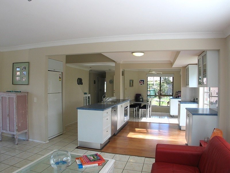 2 Seafoam Cl, Varsity Lakes QLD 4227