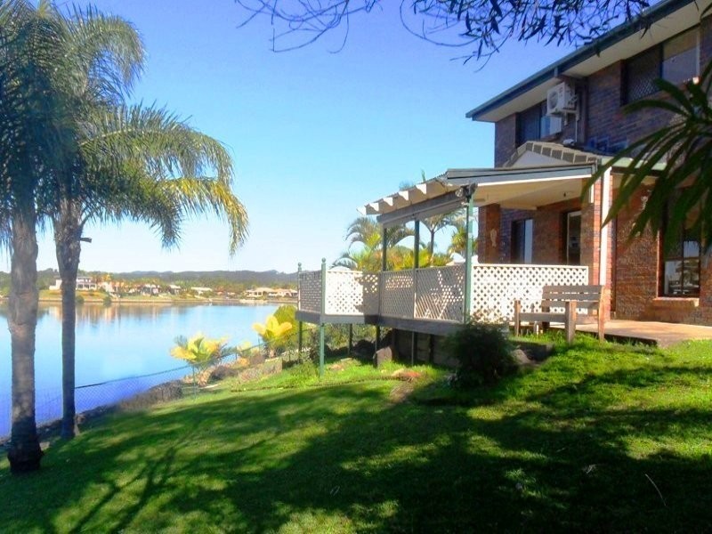 2 Seafoam Cl, Varsity Lakes QLD 4227