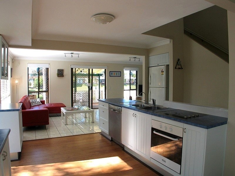 2 Seafoam Cl, Varsity Lakes QLD 4227