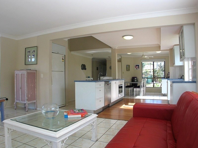 2 Seafoam Cl, Varsity Lakes QLD 4227