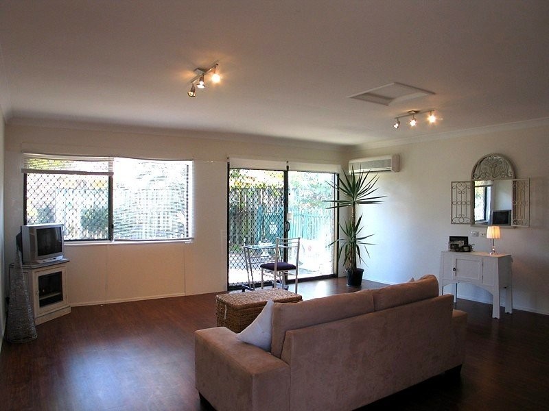 2 Seafoam Cl, Varsity Lakes QLD 4227