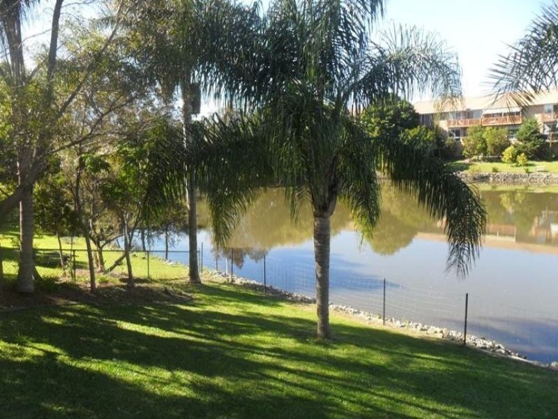 2 Seafoam Cl, Varsity Lakes QLD 4227