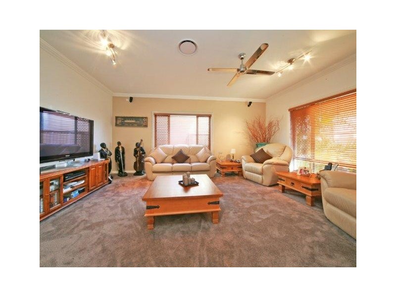 112 Sir Bruce Small Bvd, Benowa QLD 4217