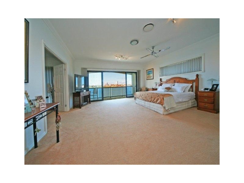 112 Sir Bruce Small Bvd, Benowa QLD 4217