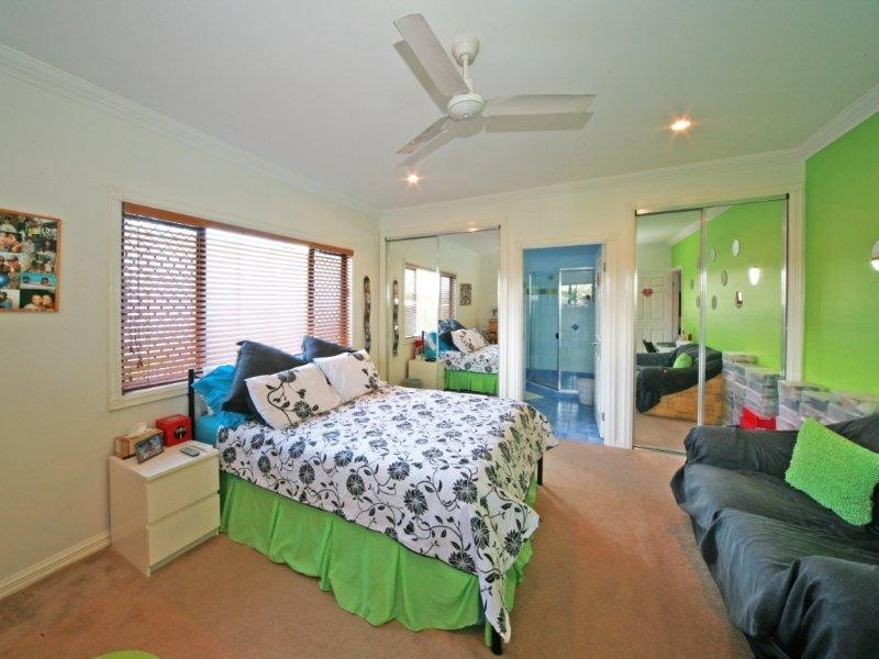 112 Sir Bruce Small Bvd, Benowa QLD 4217