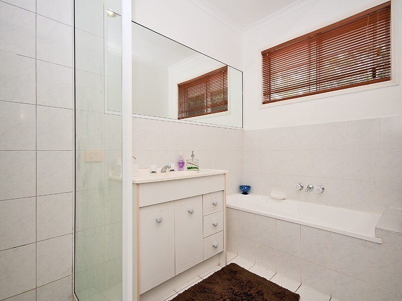 3 Lark Court, Carrara QLD 4211