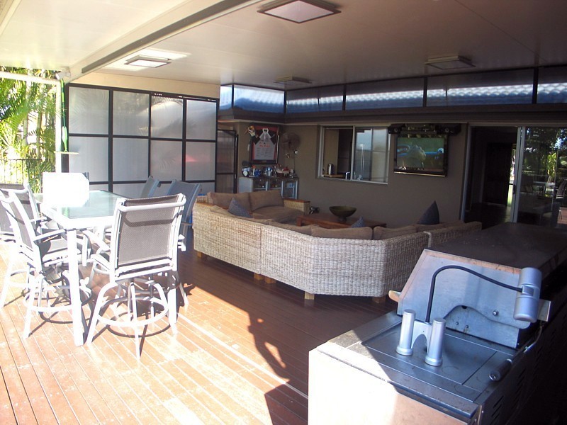 129 Explorers Way, Highland Park QLD 4211