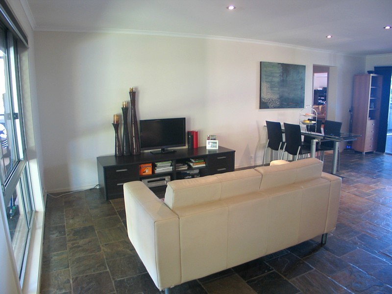 129 Explorers Way, Highland Park QLD 4211