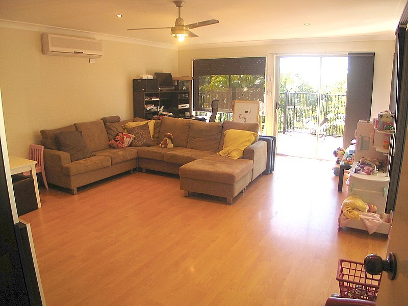129 Explorers Way, Highland Park QLD 4211