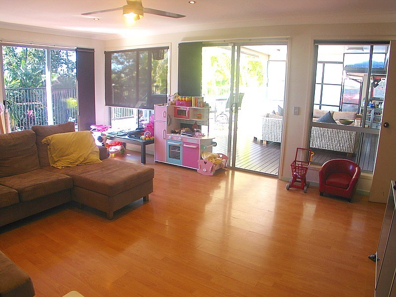 129 Explorers Way, Highland Park QLD 4211