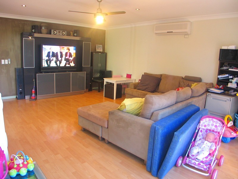 129 Explorers Way, Highland Park QLD 4211