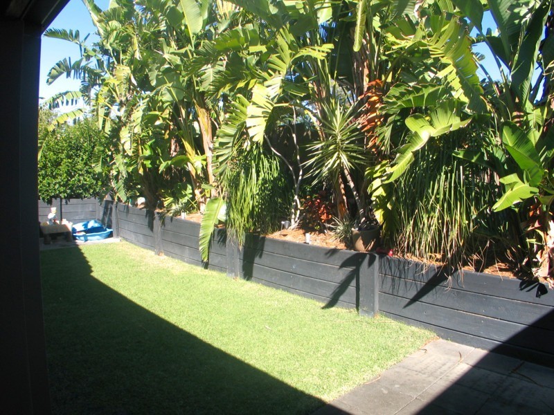 129 Explorers Way, Highland Park QLD 4211