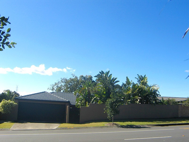 129 Explorers Way, Highland Park QLD 4211